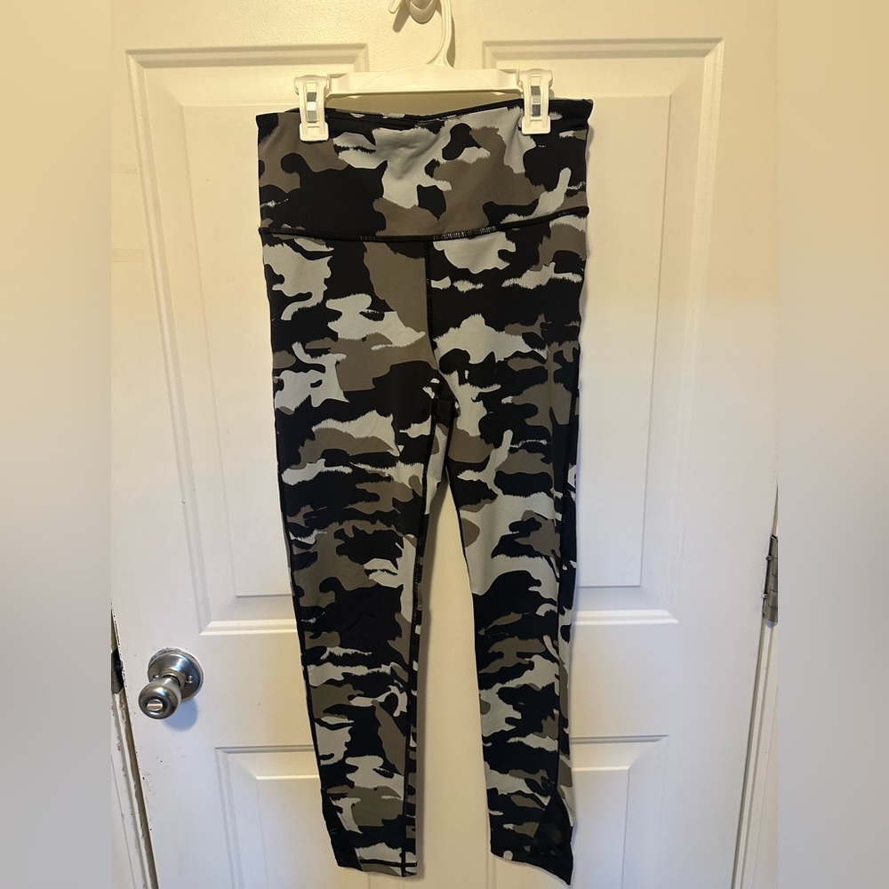 Women’s camo leggings like new